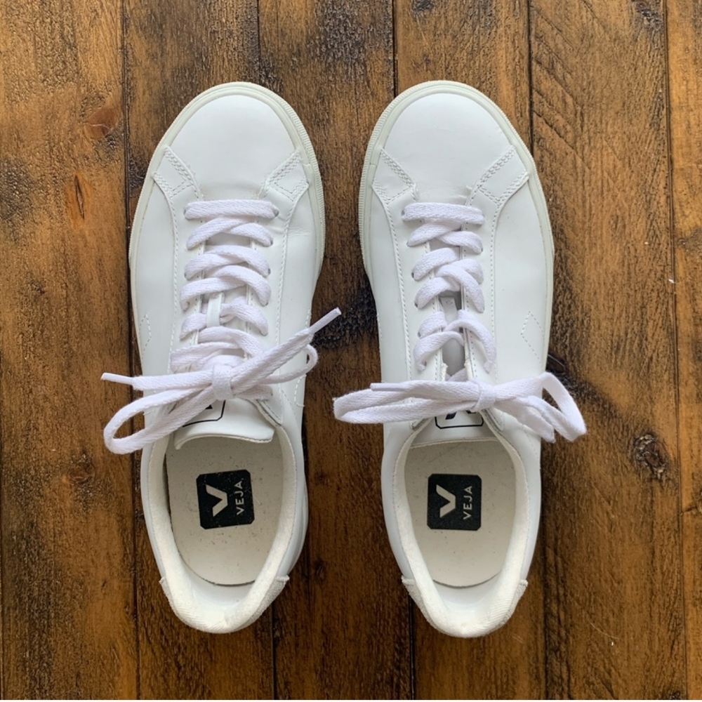 EUC Veja Esplar Low Leather White Sneaker 8M